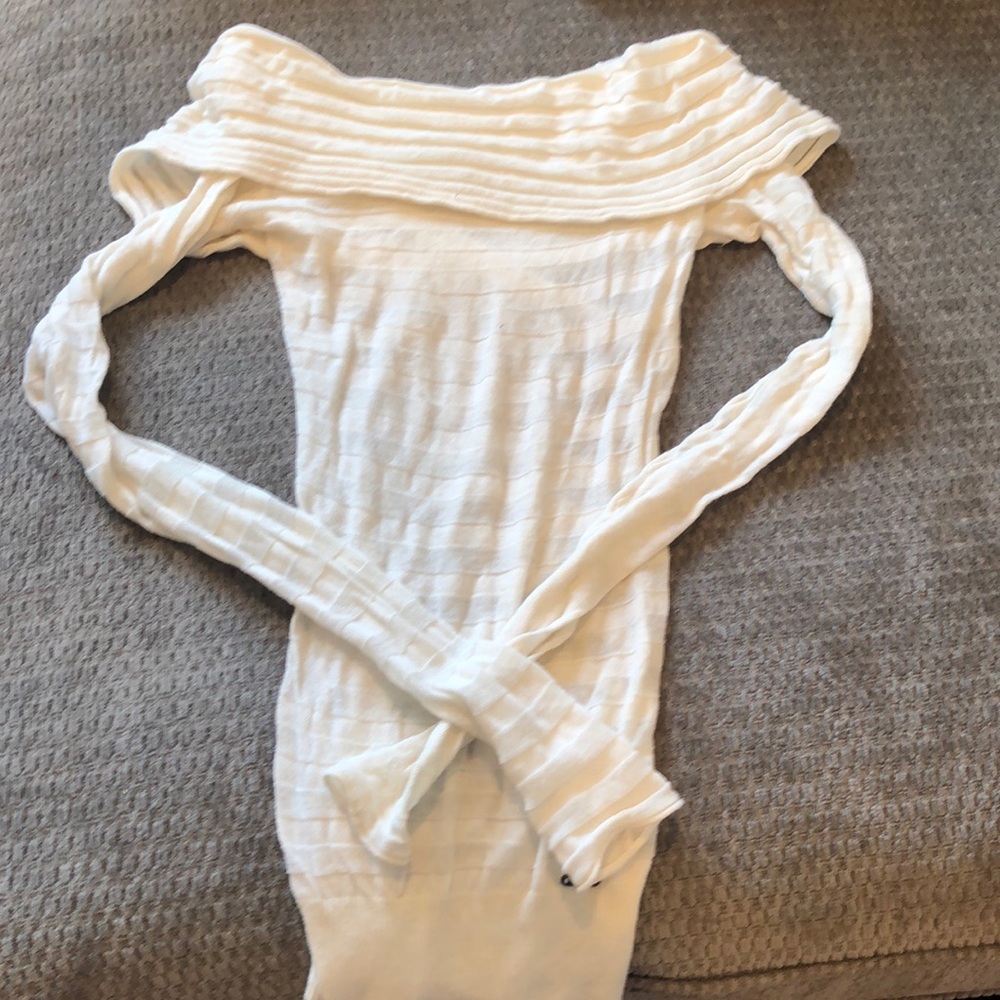 Guess shear off shoulder sweater